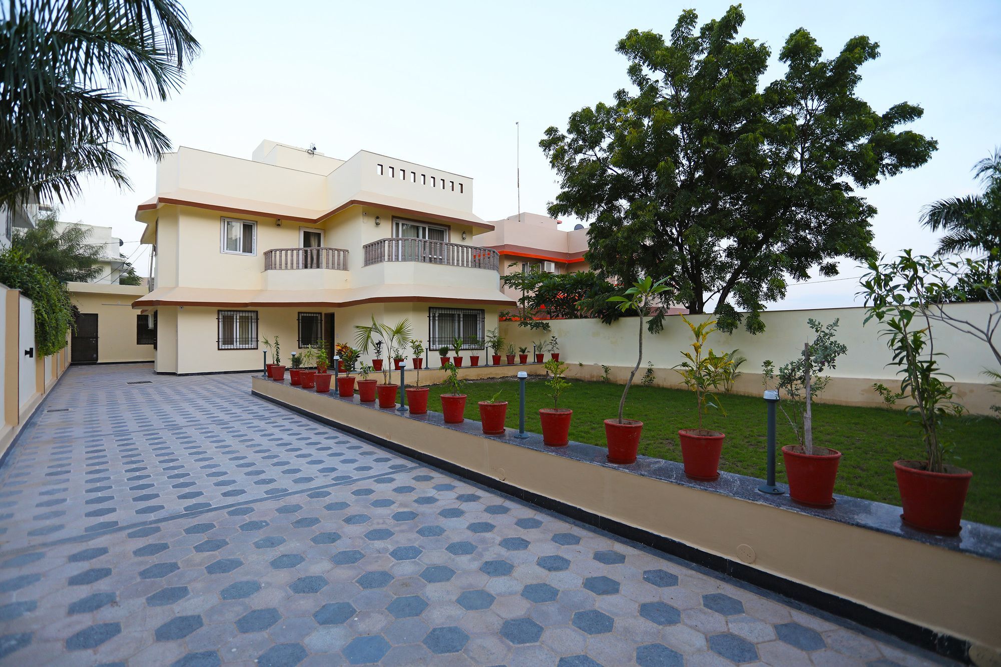 Oyo 9428 Hill View Room Goverdhan Vilas Udaipur Exterior photo